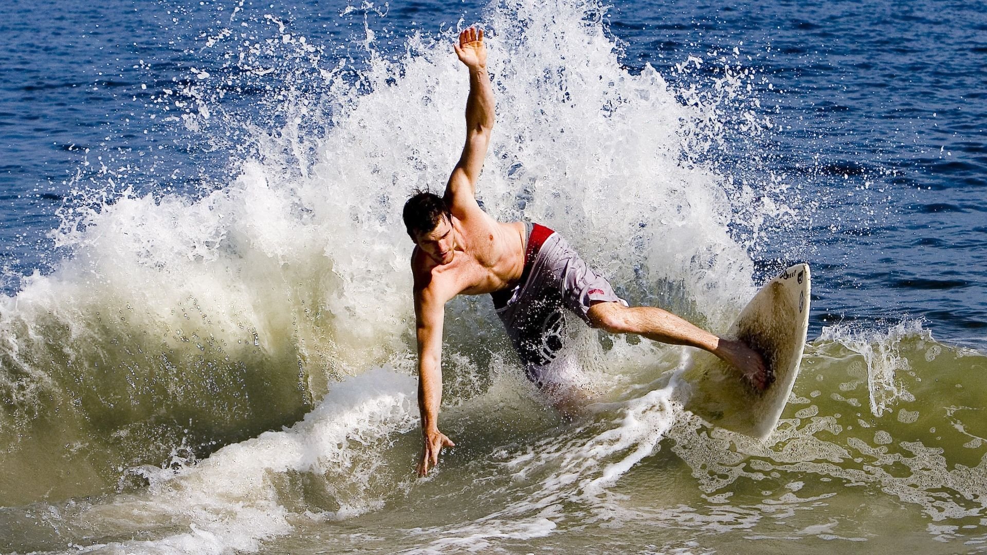 爱游戏体育-上海申花神奇门将鲍亚雄五次扑救力保球队不败，鲍亚雄简历
