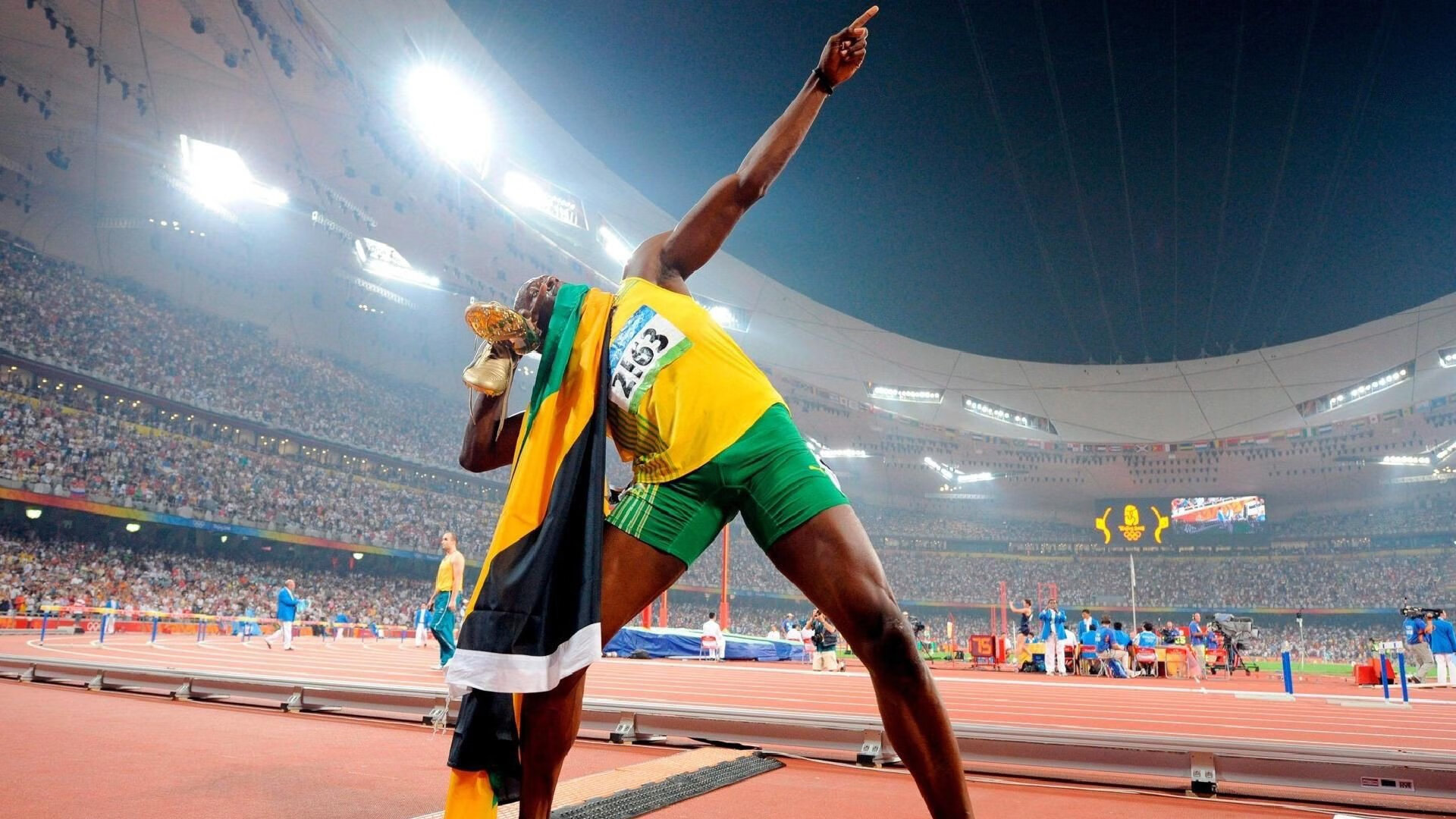 心理健康跑活动在南京举行 参与者佩戴笑脸号码布传递积极情绪